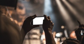 iOS: Getting a Thumbnail for a Video